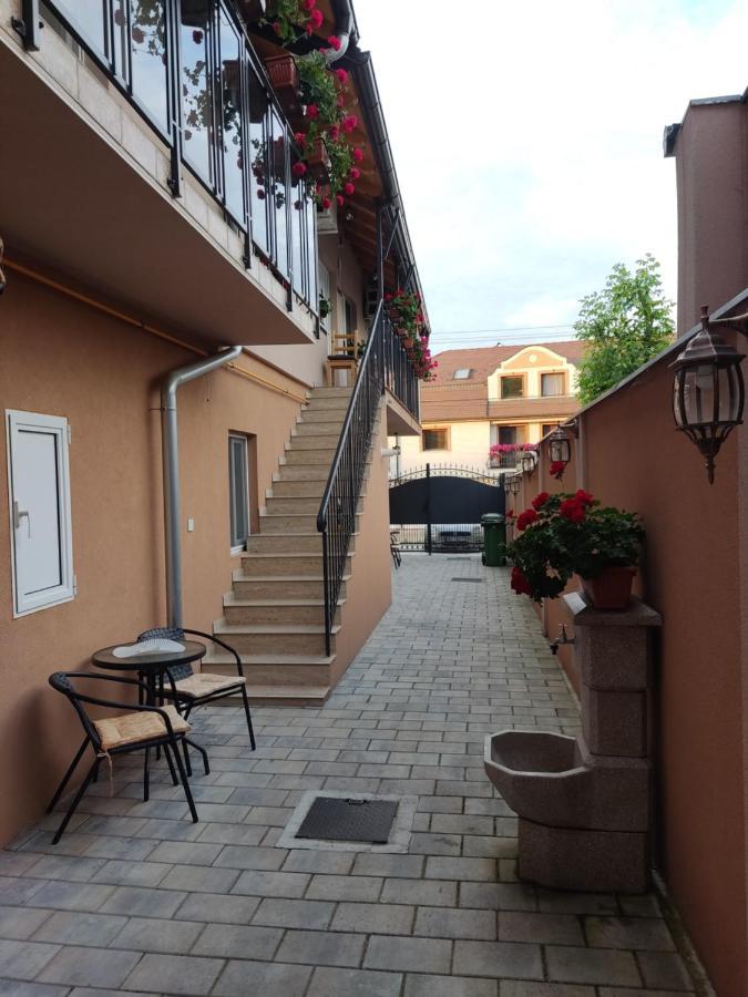 Apartmani Sladjana Novi Sad Luaran gambar