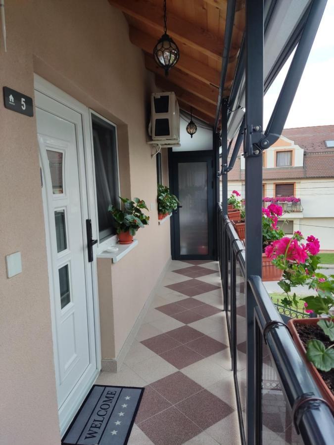 Apartmani Sladjana Novi Sad Luaran gambar